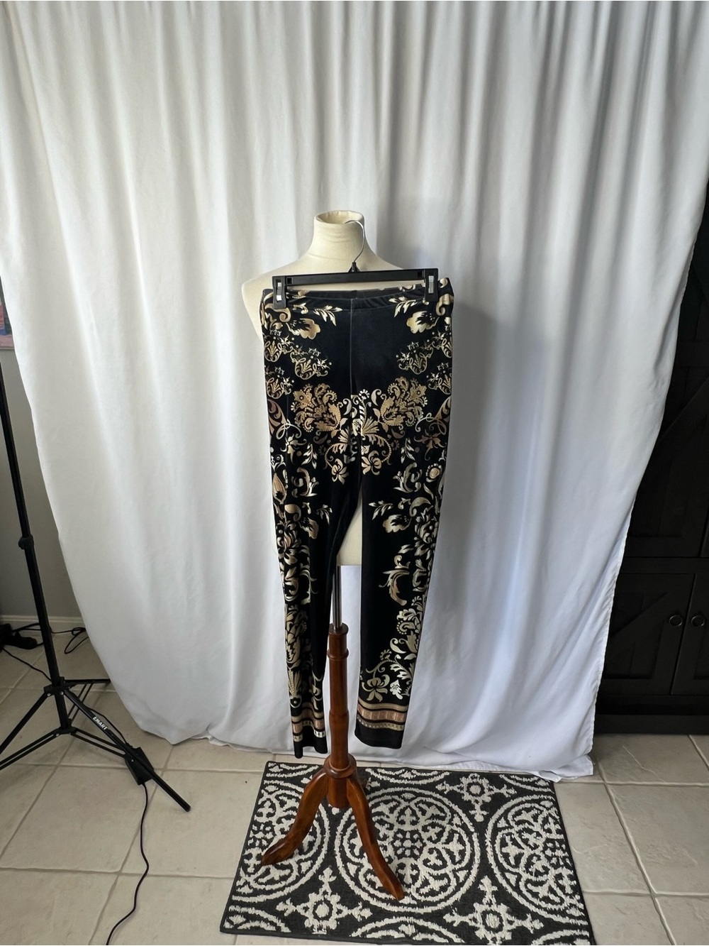 Boston Proper Black & Gold Baroque Print Pull-On Stretch Pants